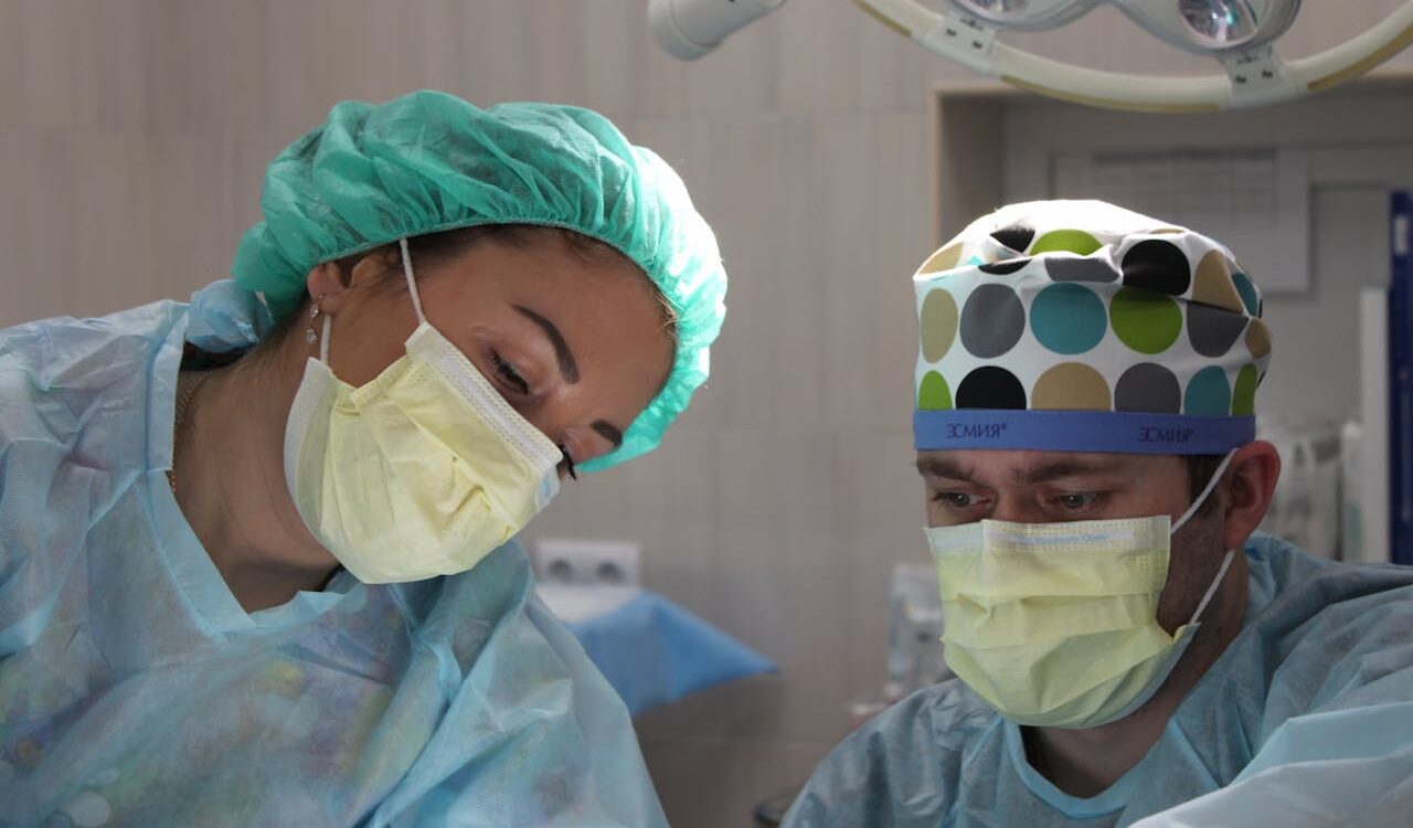 Photo by Павел Сорокин: https://www.pexels.com/photo/surgeons-performing-surgery-2324837/