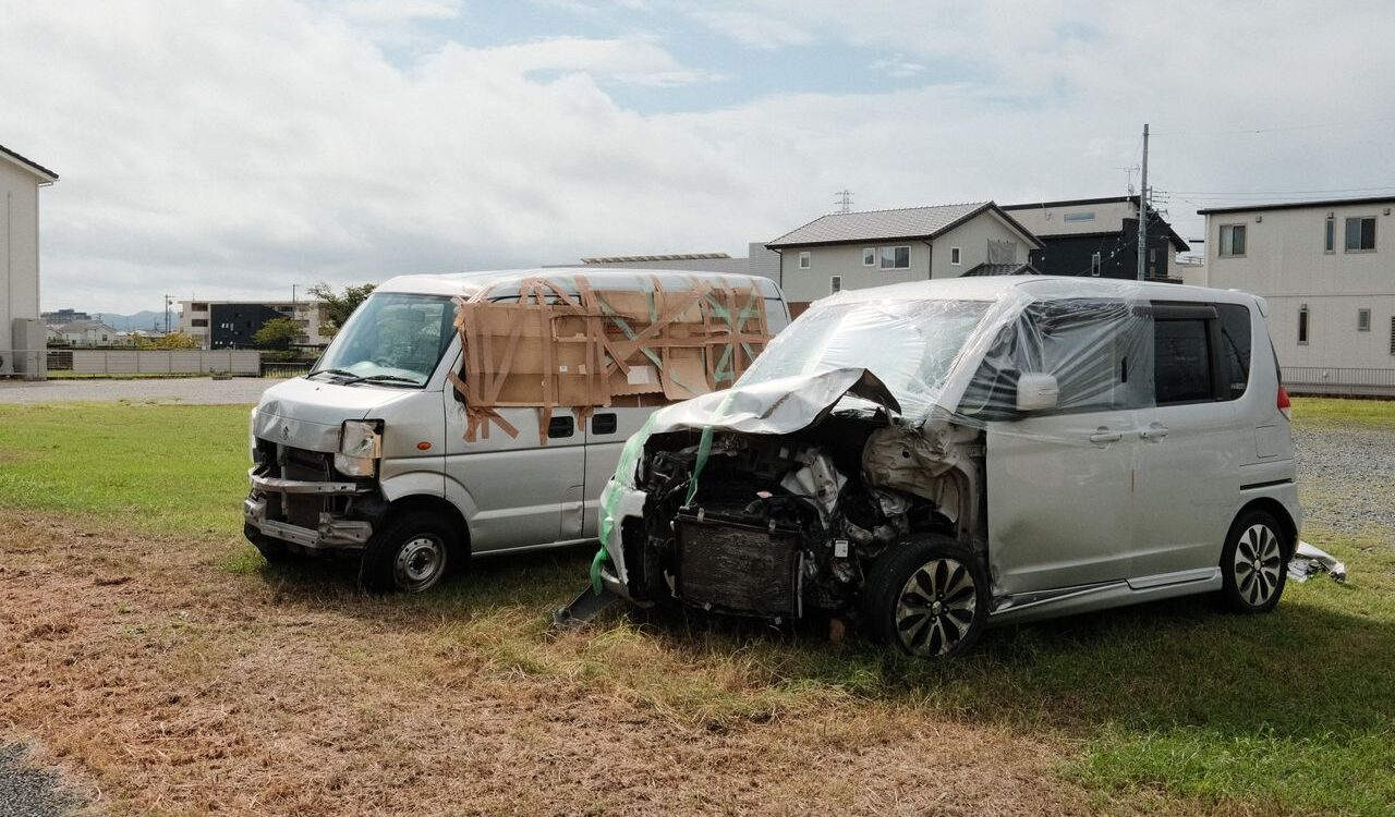 Photo by Huu Huynh: https://www.pexels.com/photo/two-damaged-vans-in-a-residential-area-28443036/