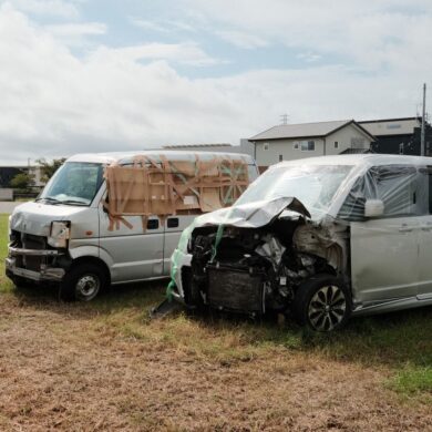 Photo by Huu Huynh: https://www.pexels.com/photo/two-damaged-vans-in-a-residential-area-28443036/